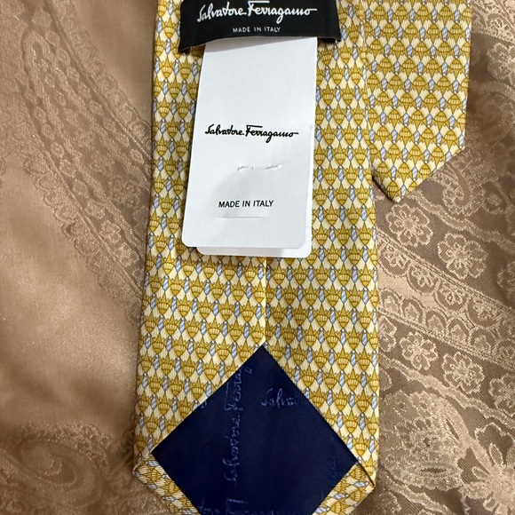 Salvatore Ferragamo Mens Yellow Silk Tie - Picture 5 of 6